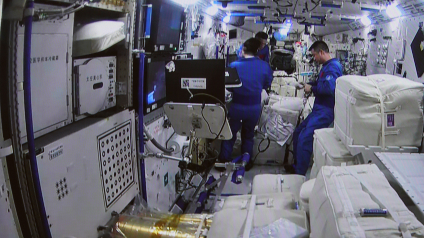 Что с китайскими тайконавтами, застрявшими на орбите