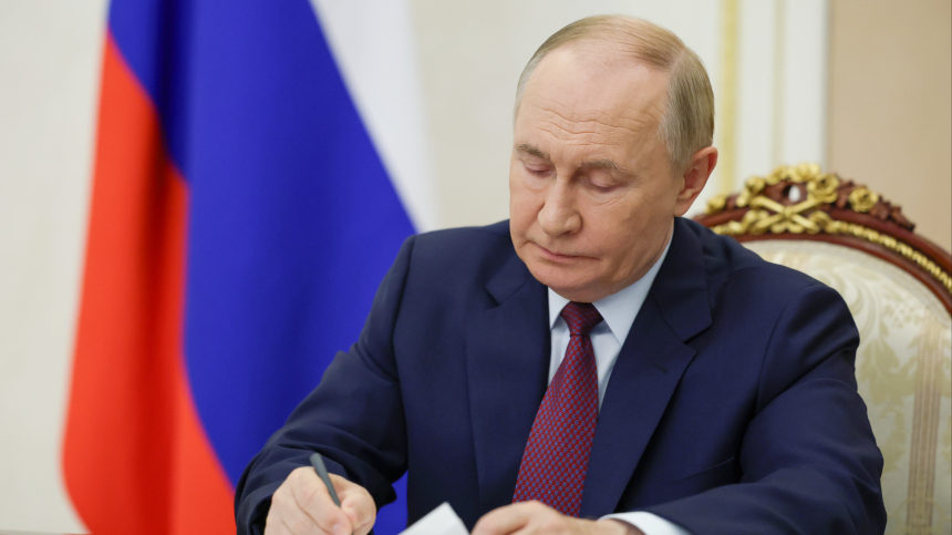 Путин присвоил аэропорту Ижевска имя Калашникова