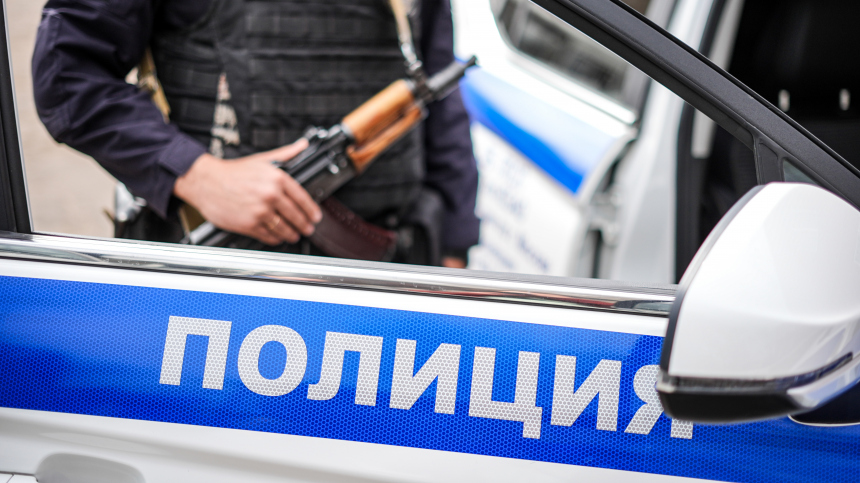 В Петербурге 6 мужчин задержали за развращение 13-летней