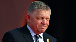 Фицо посоветовал студентам, сорвавшим его выступление, отправиться на Украину