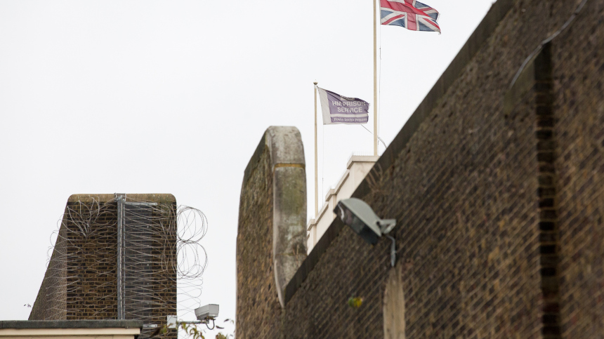 Почему в Британии преступников не сажают в тюрьму