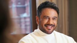 «Одни из самых красивых»: турецкий певец Эмре Алтуг назвал россиянок особенными