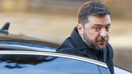 Серьезные последствия: Зеленскому прочат скорую отставку из-за друга-взяточника