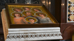 Мироточение иконы Николая II в храме принимают как знак грядущей беды