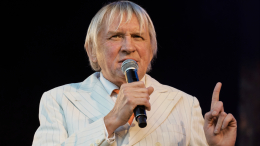 Лидер «АукцЫона» Гаркуша присоединился к флешмобу и передал привет мальчику Аристарху