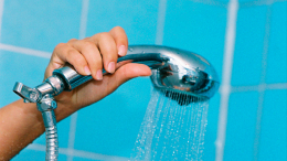 Мужчина наэлектризовал металлическую трубку душа и убил жену