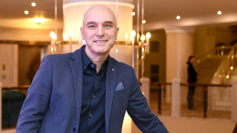 «Время покажет»: Андрей Державин объяснил популярность душевных песен