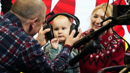 «Привет, Аристарх!»: как вежливый малыш объединил Россию в самом добром флешмобе