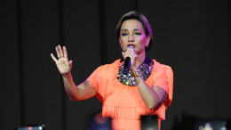 Буланову бросили все ее «энергосберегающие» танцоры