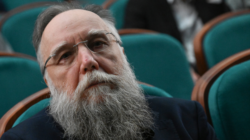 Кто входит в списки Джеффри Эпштейна