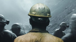 Мужчина заживо похоронил себя ради славы и денег