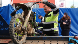 Это не игрушка: в России собрались запретить детям ездить на питбайках