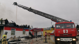 В Сургуте после взрыва газового баллона загорелся супермаркет