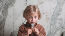 Опасная привычка: как неправильное глотание может испортить прикус и речь ребенка