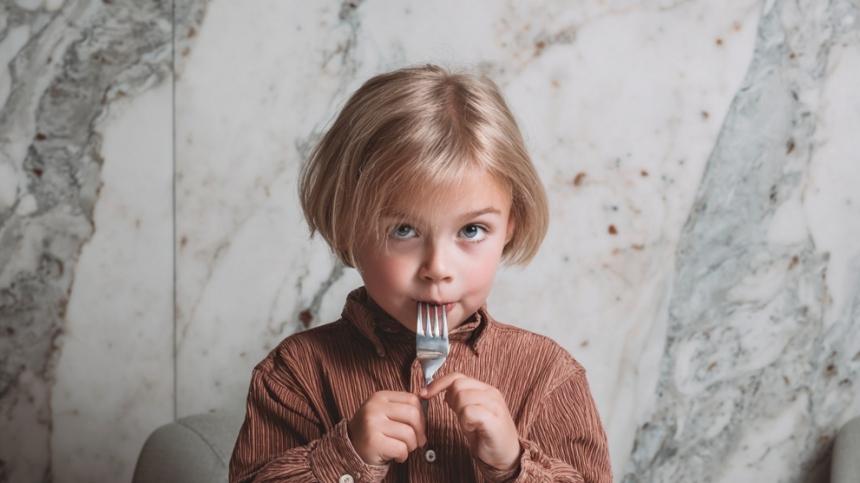 Как детское глотание может изменить прикус и речь — эксперт