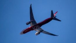 Пассажиры самолета пять часов удерживали дебошира во время рейса