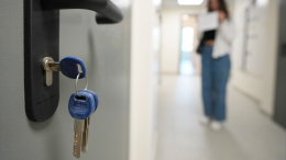 Тезка Ларисы Долиной доказала право на купленную без договора квартиру