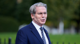 Трамп угрожает уволить министра финансов