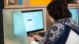 Доверяем самое дорогое: в Госдуме предложили проверять нянь через «Госуслуги»