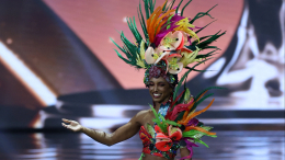 Участница из Ямайки упала со сцены во время дефиле на конкурсе «Мисс Вселенная»