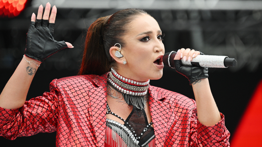 «Приходится выкаблучиваться»: Карина Кросс высказалась о внешности Ольги Бузовой