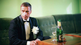 Погиб за секунду с женой и сыном: трагичная судьба актера Александра Дедюшко