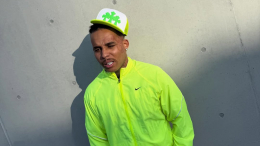 Французский рэпер похитил фаната и сжег его одежду за просьбу сделать селфи