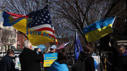 Балласт для бюджета: США и Европа пытаются избавиться от украинских беженцев