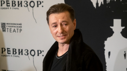 «Это все — звенья одной цепи»: Безруков про иск из-за продажи масок с его лицом