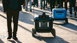 Особые требования: в Москве утвердили правила для роботов-доставщиков