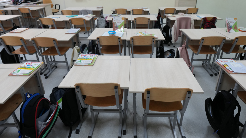 Целился в педагога: во Владивостоке школьник распылил газ из аэрозольного пистолета