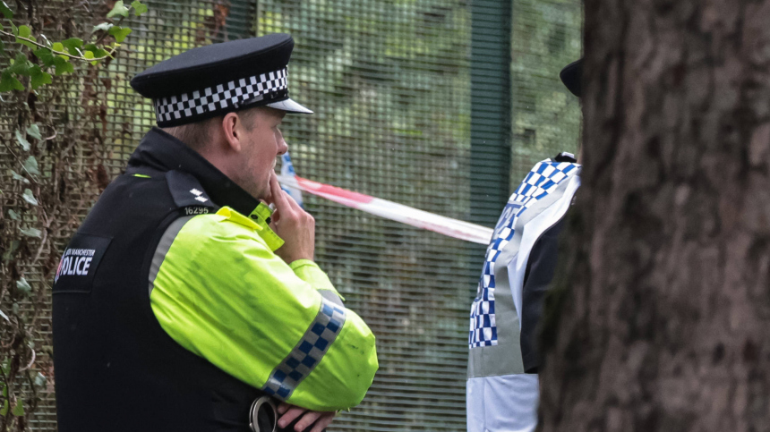 В Ирландии мужчина приводил к женщине десятки клиентов