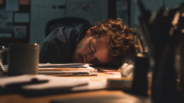 Когда отдых не помогает: откуда берется хроническая усталость