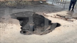 В Омске мужчина провалился в яму с кипятком и получил обширные ожоги