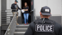 Женщина вышла замуж за отчима после смерти матери и зарезала его