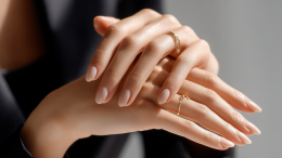 Нежный или провокационный? Топ трендовых дизайнов маникюра на зиму 2025-2026