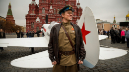 «Не хотел вылезать»: звезда фильма «Есть только МиГ» Даниил Попов о съемках в самолете