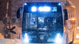 Укатился с горки: водитель автобуса в Новокузнецке спасла ребенка во время метели
