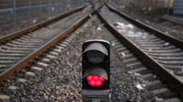 «Для топки»: Захарова о желании президента Латвии разобрать ведущую в Россию ж/д