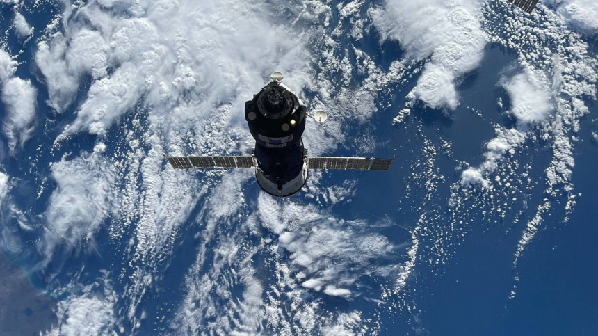 Что случилось с новым экипажем Союза МС-28