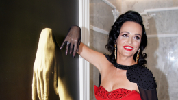 Певица Слава не может продать квартиру из-за скандала с Долиной