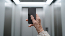 Фельдшер ошибся при осмотре пенсионерки в Екатеринбурге и счел ее мертвой