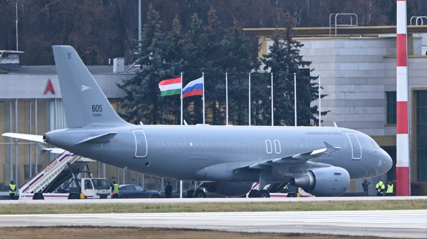 Премьер-министр Венгрии Орбан прилетел в Москву