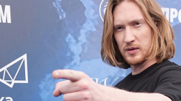 «Мало кто находит себя в другом»: IVAN объяснил «любовь» звезд к алкоголю