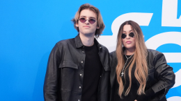 «Она не хотела, чтобы я шел»: Ирина Дубцова отговаривала сына идти в артисты