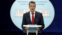 Министр обороны Румынии подал в отставку из-за скандала с его резюме