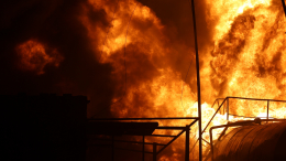 На нефтезаводе в Краснодарском крае начался пожар после атаки украинских БПЛА