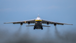 Украинский Ан-124 забрал в Израиле американские военные грузовики и улетел в ОАЭ