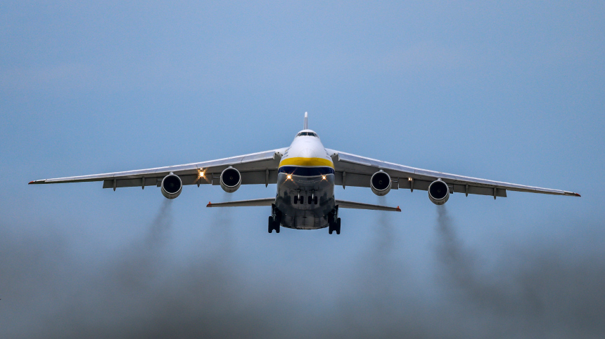 Украинский Ан-124 вывез из Израиля военные грузовики США