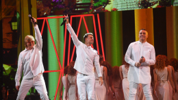 Любимые хиты, гендер-пати и печь на ходу: как прошел юбилей «Иванушек»